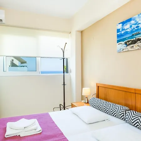 Radamanthy's Hotel de apartamente Sfáka